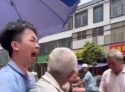 爷爷高温下卖荔枝突然呕吐，19岁孙子崩溃大哭：我的家庭不完美，只希望爷爷奶奶健康